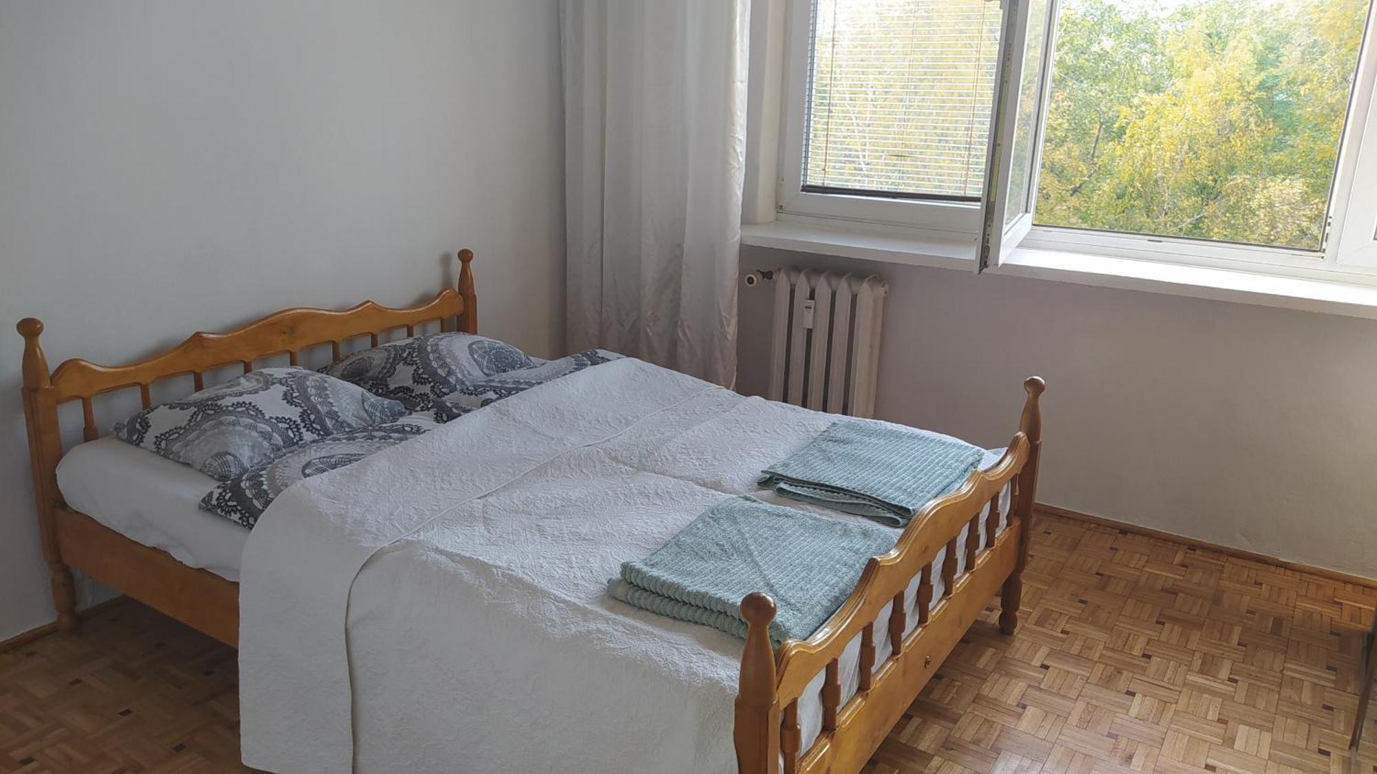 Uroczy Apartament Z Bezplatnych Parkingiem Варшава Экстерьер фото
